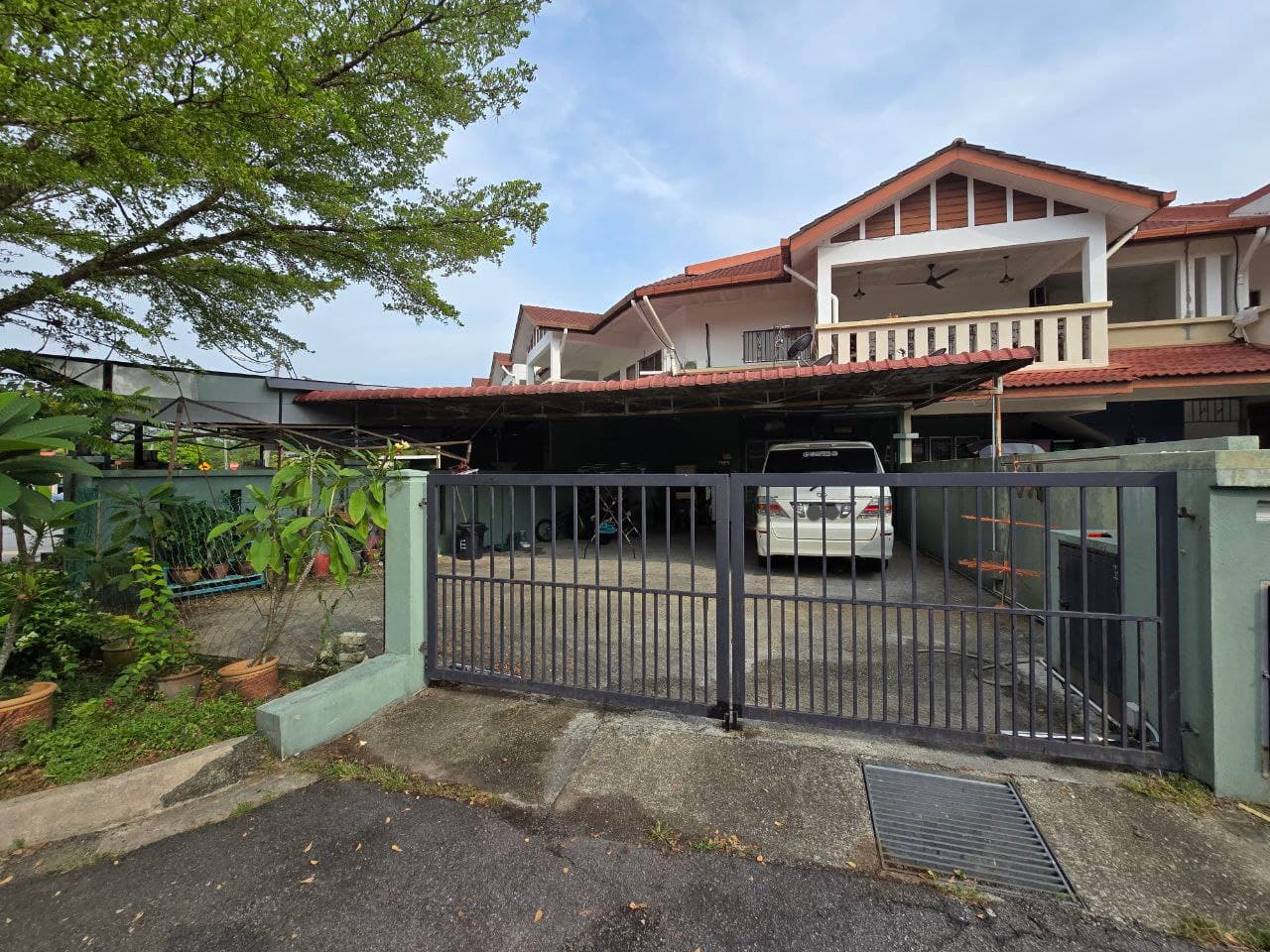 Townhouse Residen Mutiara, Bandar Country Homes Rawang - Image 1