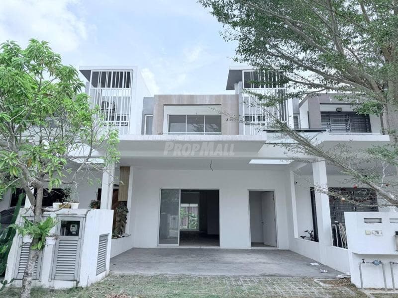 Spacious Double Storey Casa View Cybersouth - Image 1
