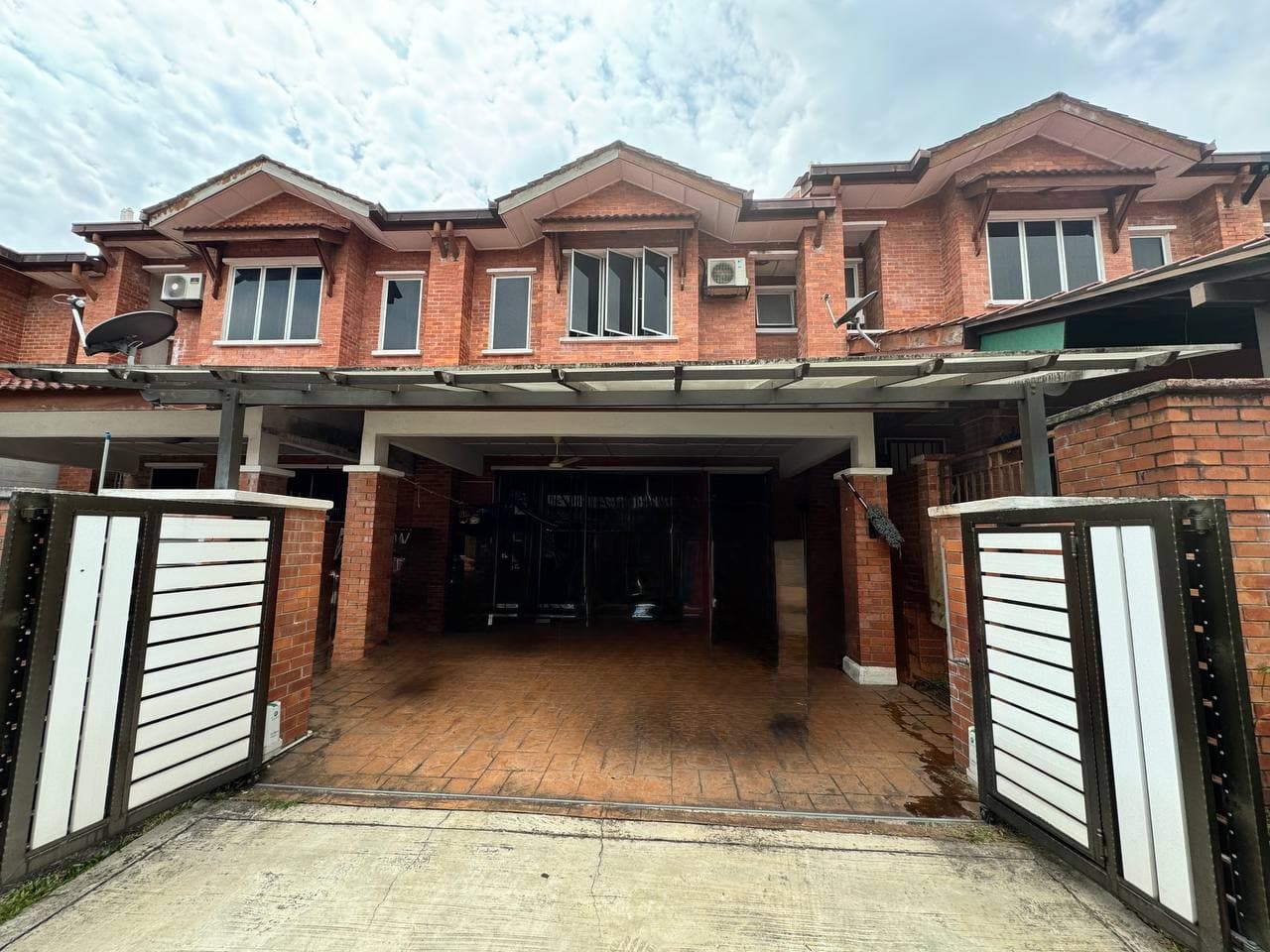 2 Storey Alam Budiman U10, Shah Alam Type Embun 1 - Image 1