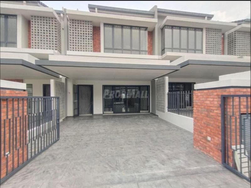 Elmina Green 5 Double Storey Terrace Near Lakeside Mall - Image 1