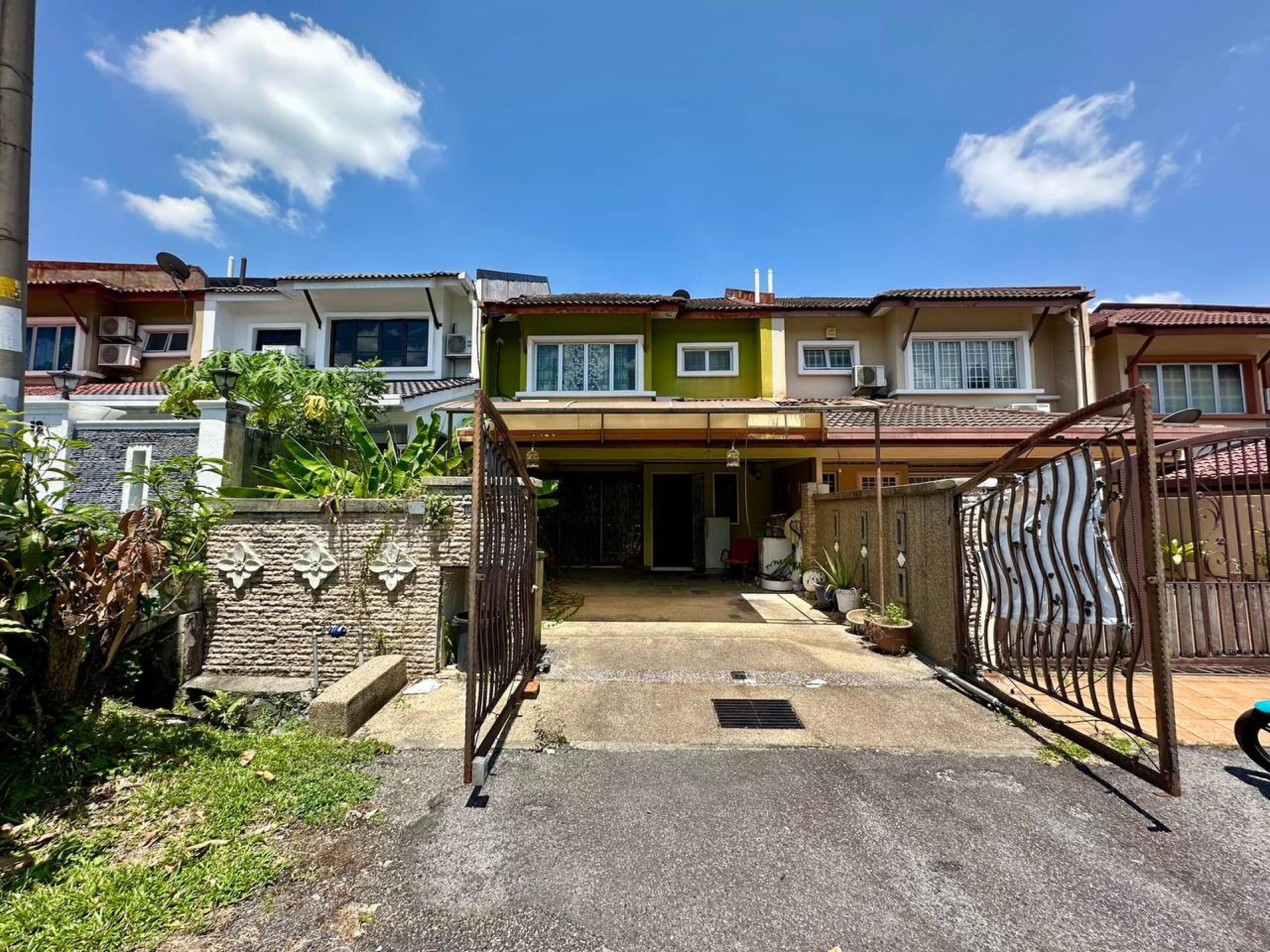 Facing Open Double Storey Terrace House Taman Prima Saujana Kajang