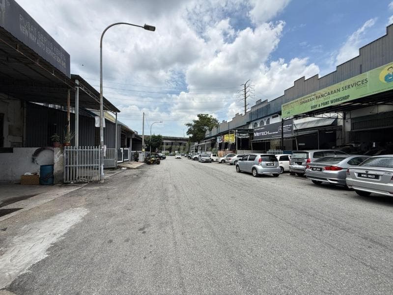 1.5 Storey Link Factory Desa Tun Razak - Image 1