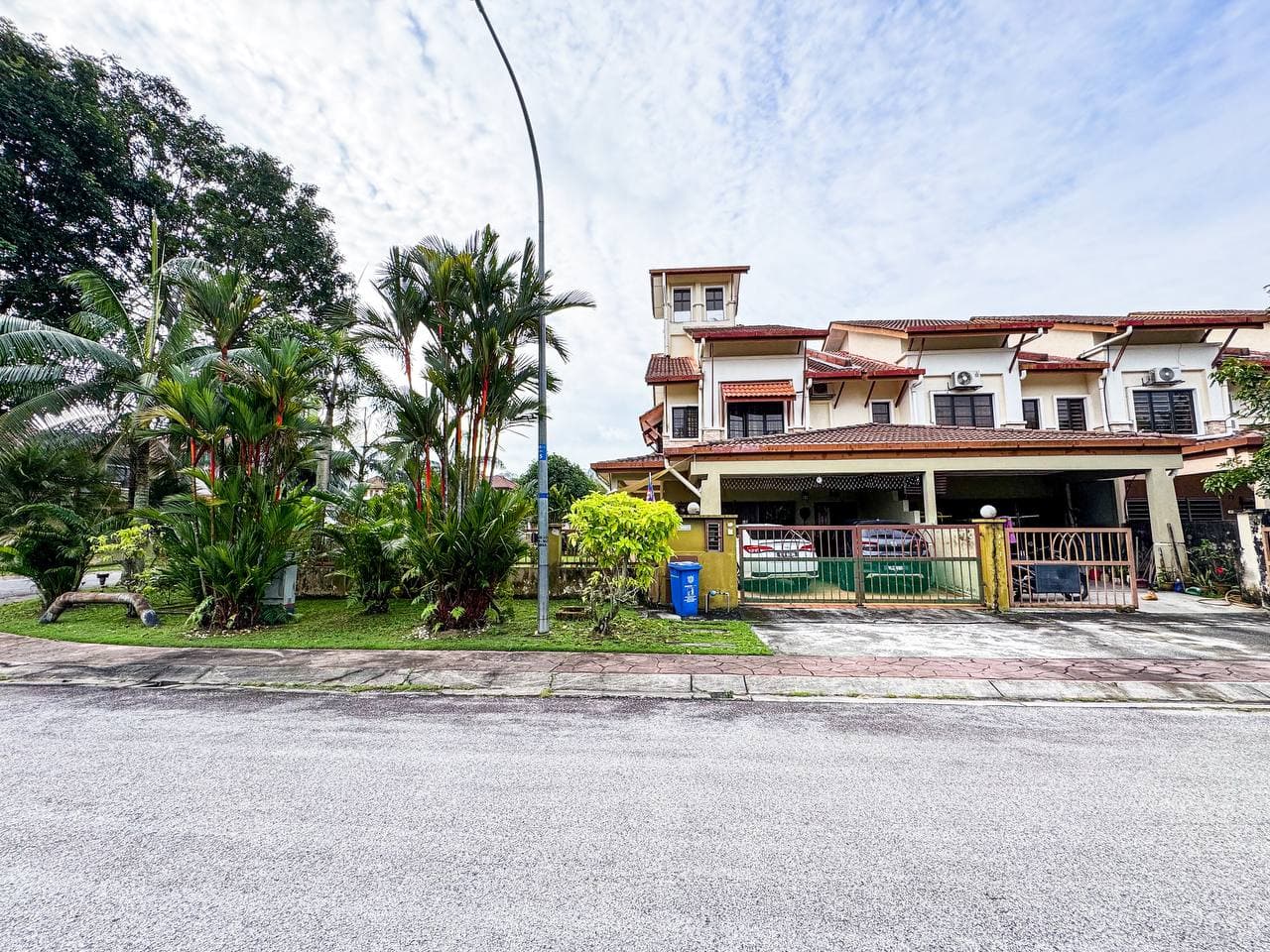 Corner Lot Double Storey Jalan Pulau Angsa U10 Nusa Rhu - Image 1