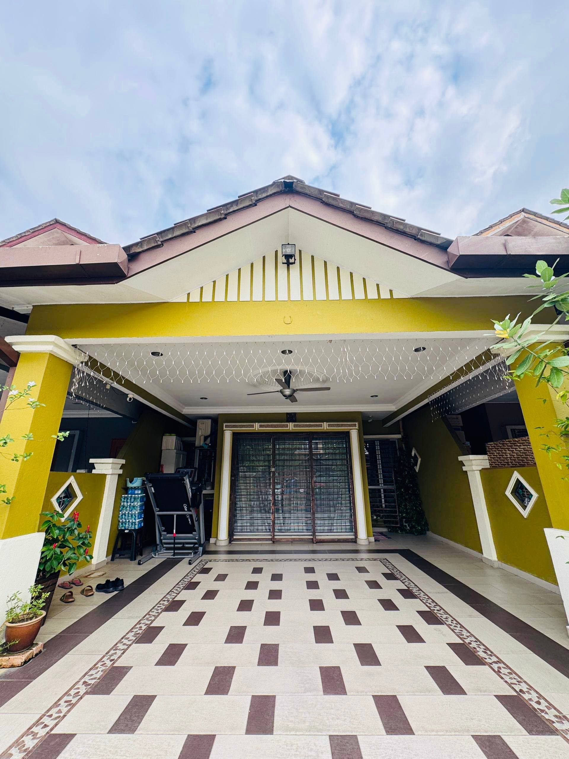 Renovated Double Storey Terraced House Seksyen 23 Shah Alam - Image 1