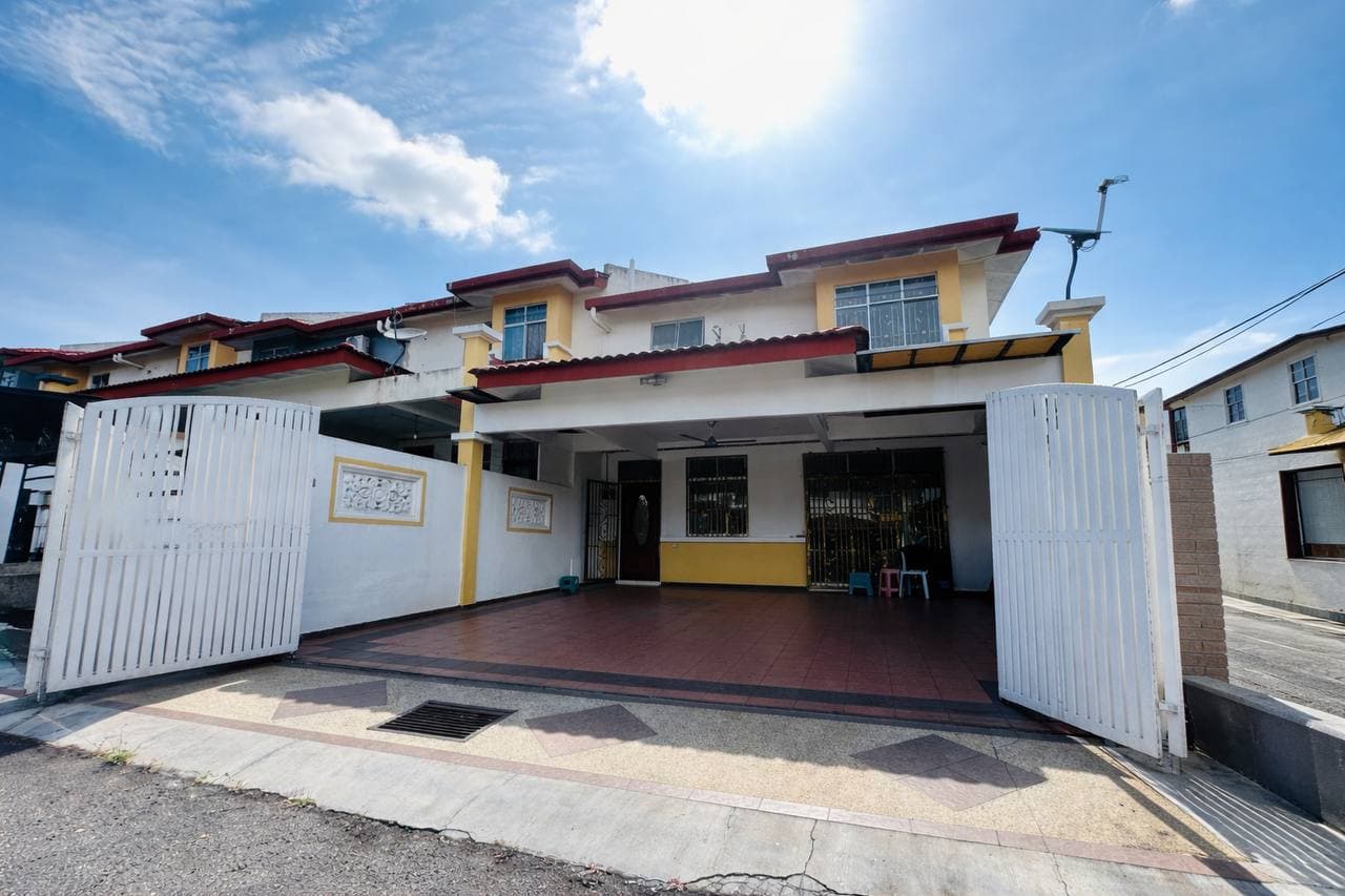 Renovated EndLot Double Storey Taman Mawar Bandar Baru Salak Tinggi - Image 1