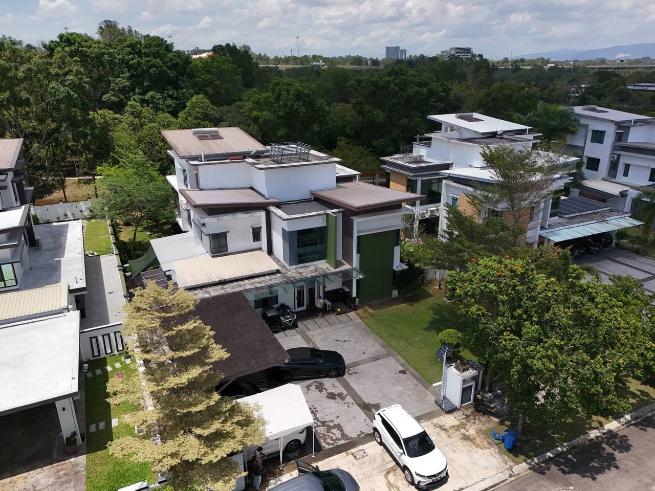2.5 Storey Bungalow Lake Garden Villas, Cahaya SPK