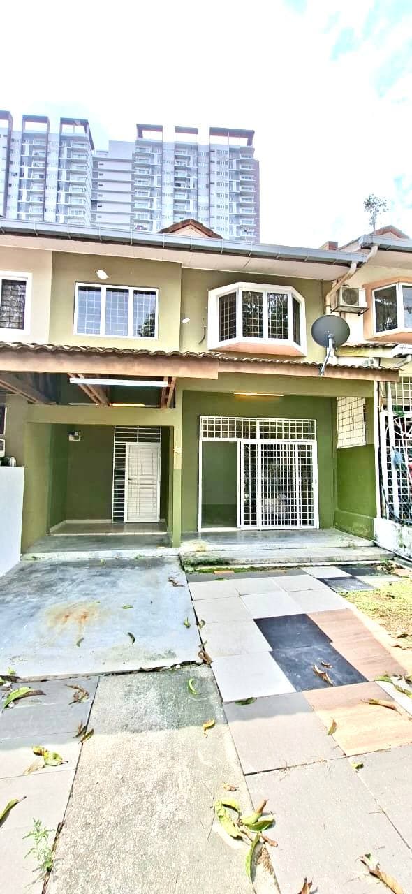 2.5-Storey Terrace House Bandar Putra Permai Equine Park - Image 1