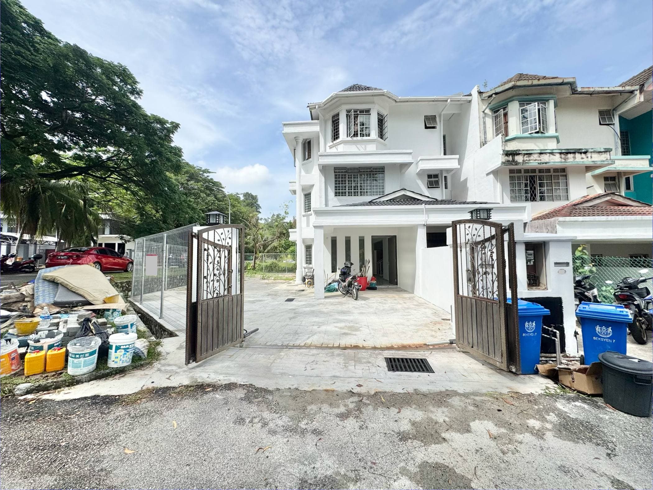 Corner Lot 2 Storey Townhouse Seksyen 7 Shah Alam - Image 1