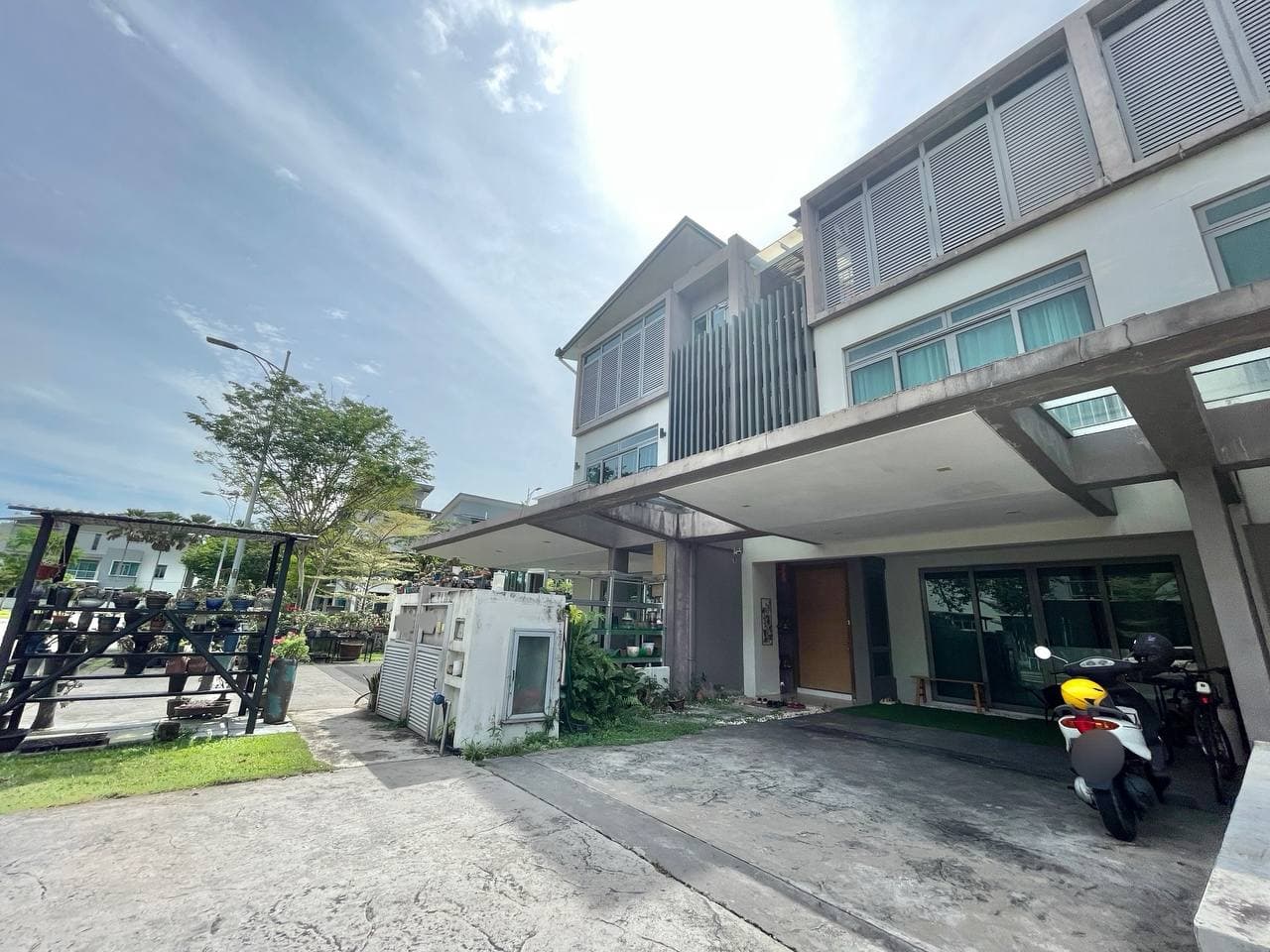 3 Storey Terrace House, DIsland Residence, Puchong