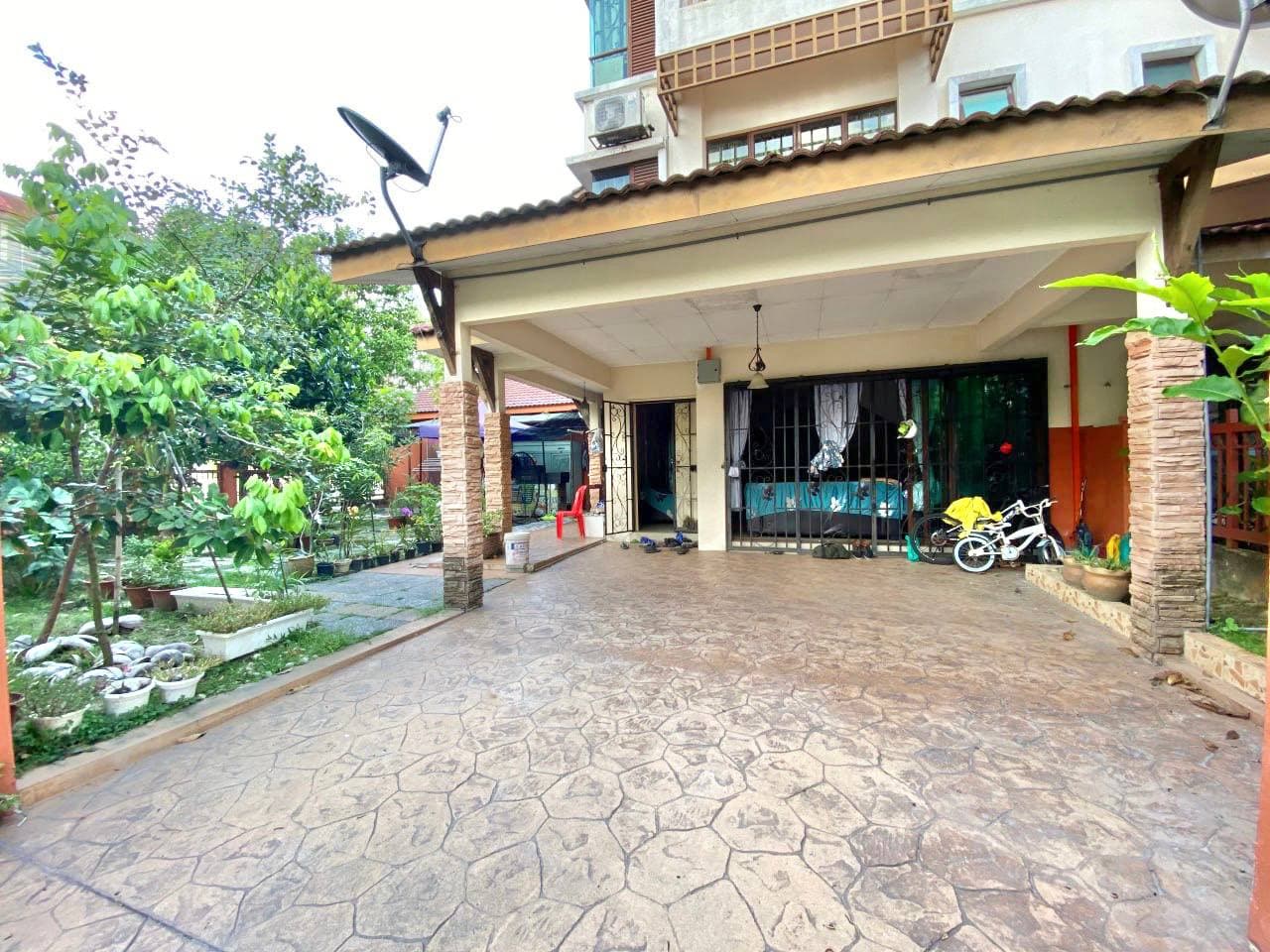 Corner Lot Renovated 2.5 Storey Terrace House Nilam Terraces