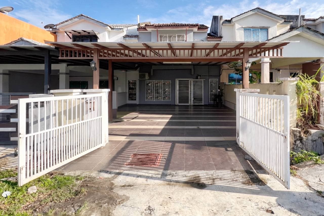 Renovated 2 Storey Terrace House Bandar Tasik Puteri, Rawang - Image 1
