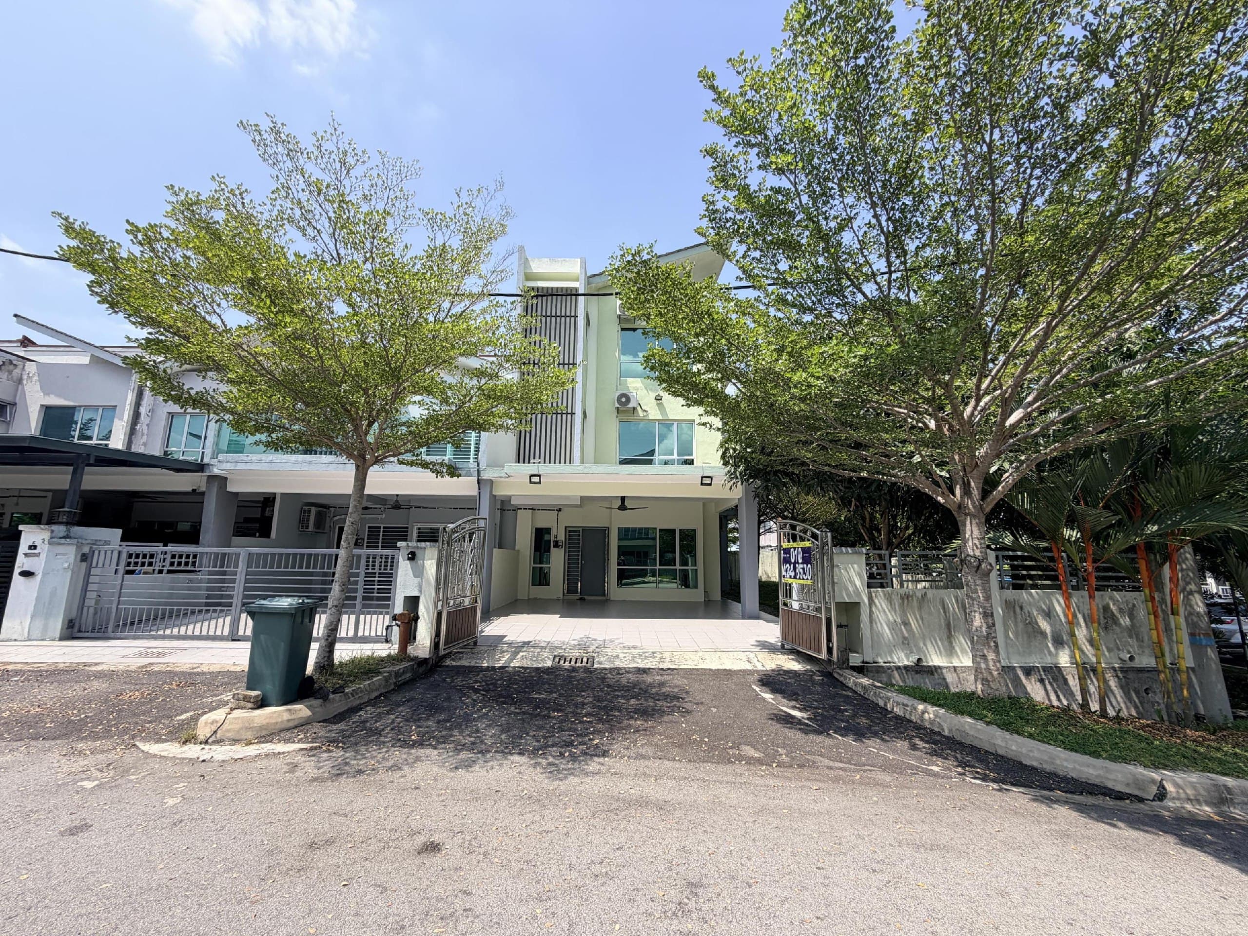 Corner Lot 3 Storey Terrace Taman Universiti, Kajang
