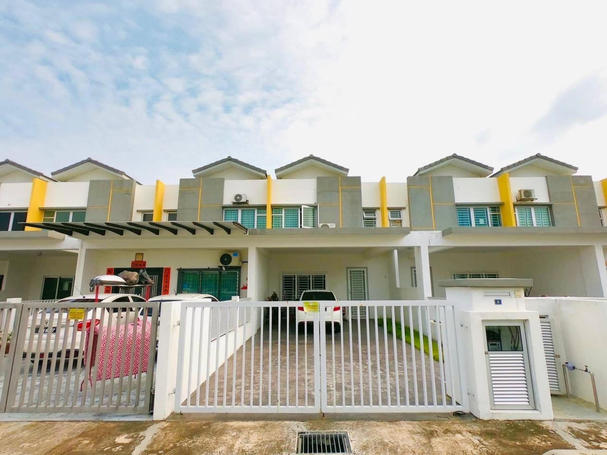 Double Storey Terrace Cherry 3, Bandar Hillpark Puncak Alam - Image 1