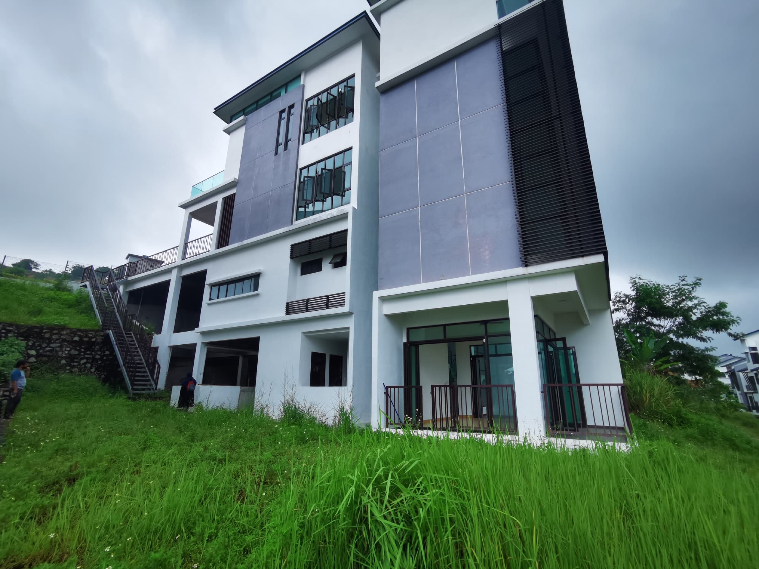 PRIVATE LIFT New 3.5 Storey Semi D, Kingsley Hill - Putra Heights - Image 1