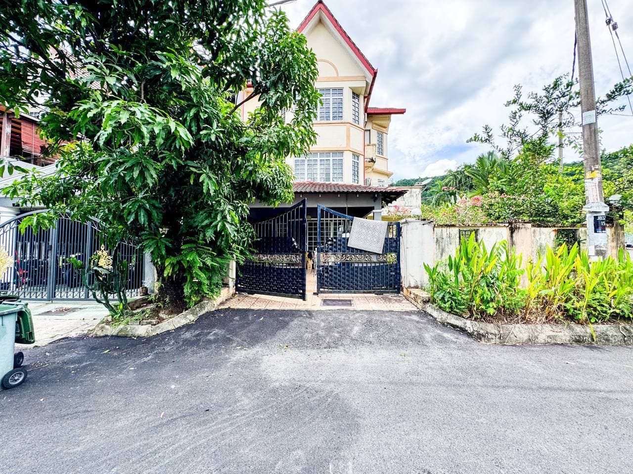 Corner Lot 2.5 Storey Bukit Setiawangsa Kuala Lumpur - Image 1