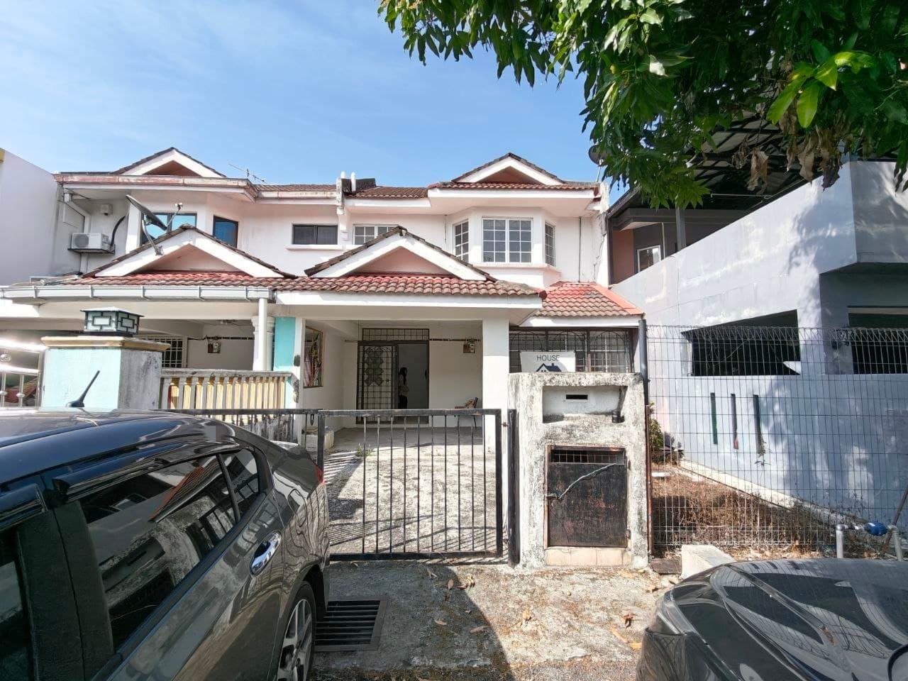 2 Storey Intermediate LEP 5, Taman Lestari Putra, Seri Kembangan - Image 1