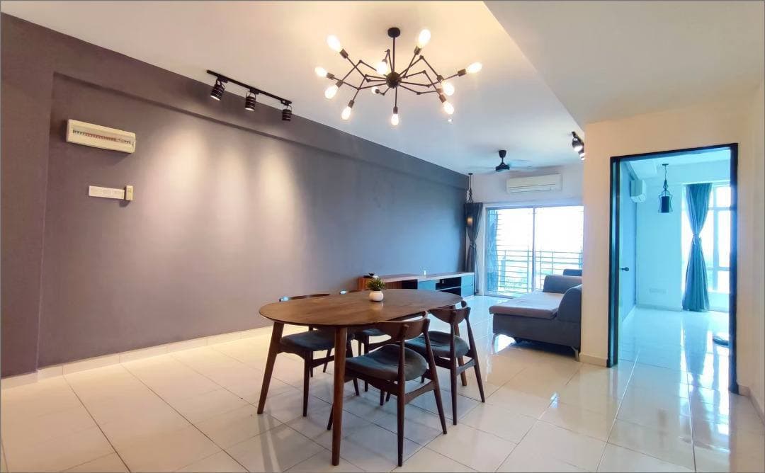 Fully Furnished Renovated Corner Unit Apartment Pangsapuri Damai Seksyen 25,