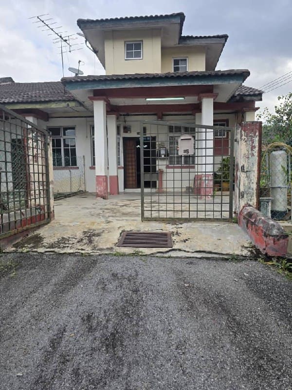 Well Maintained Endlot Single Storey Terrace Taman Semenyih Indah - Image 1