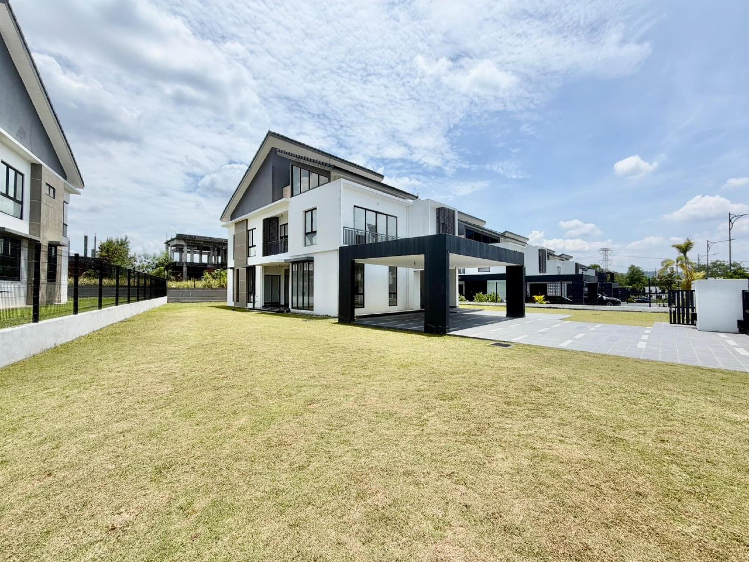 Exclusive Bungalow Sebayu Hill Villas Bandar Sri Putra, Bangi - Image 1