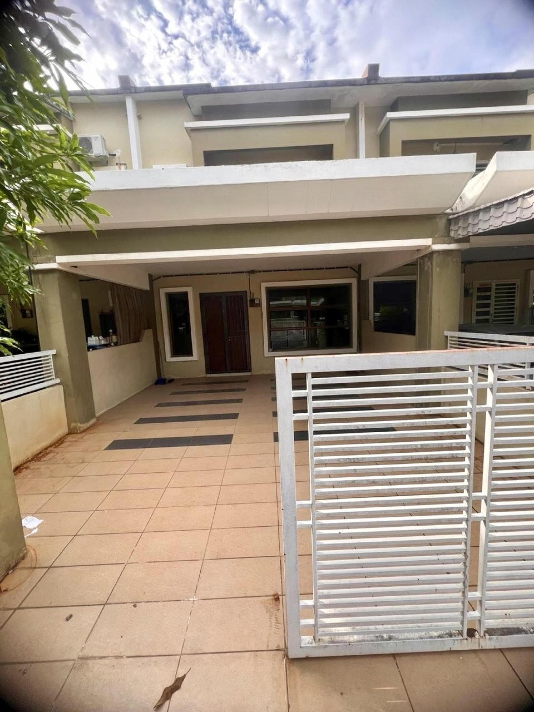 2-Storey Terrace Suria Residence, Perdana College Height, Pajam - Image 1