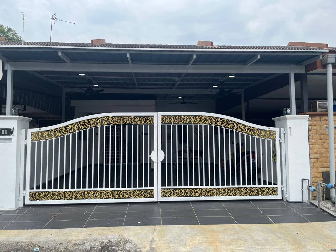Double Storey Terrace Jalan Semarak Bukit Beruntung Rawang Selangor - Image 1