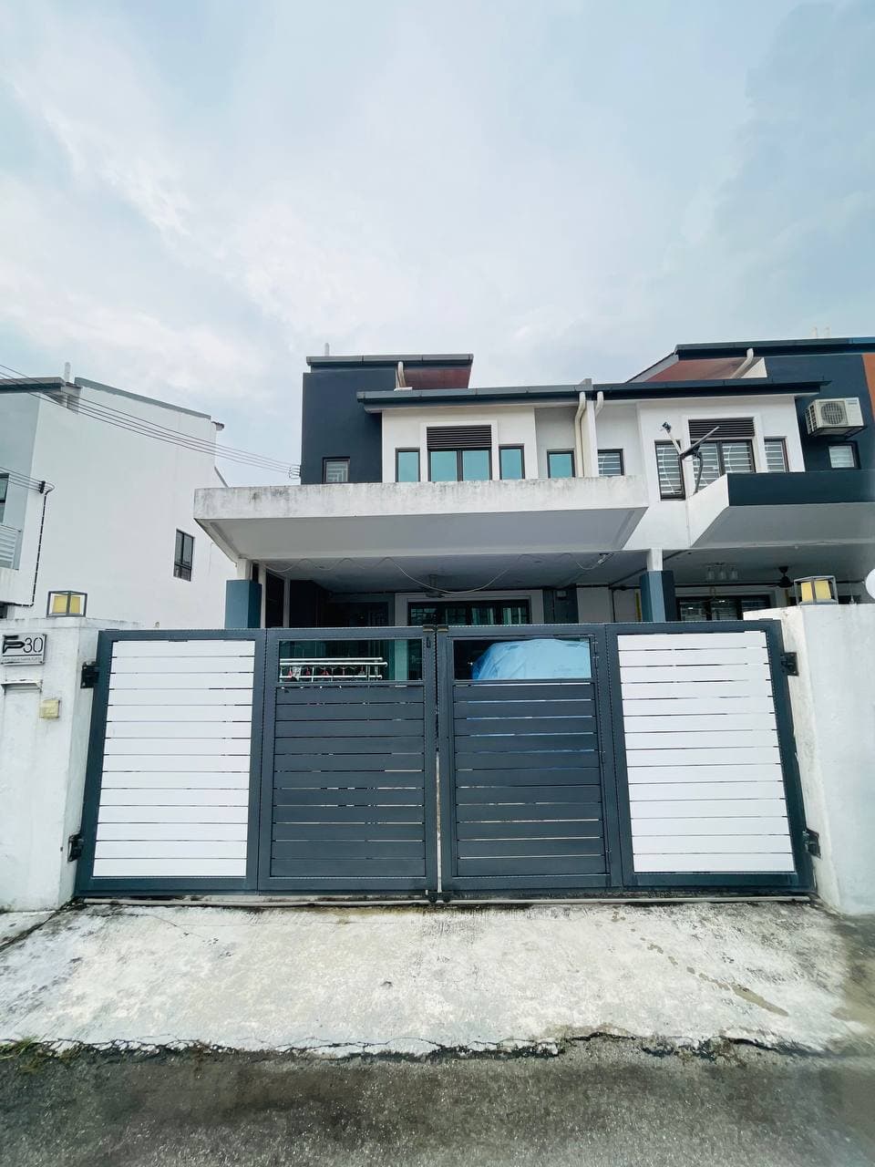 2 Storey End Lot House Jalan Kebun Nenas Bandar Putera 2, Klang - Image 1