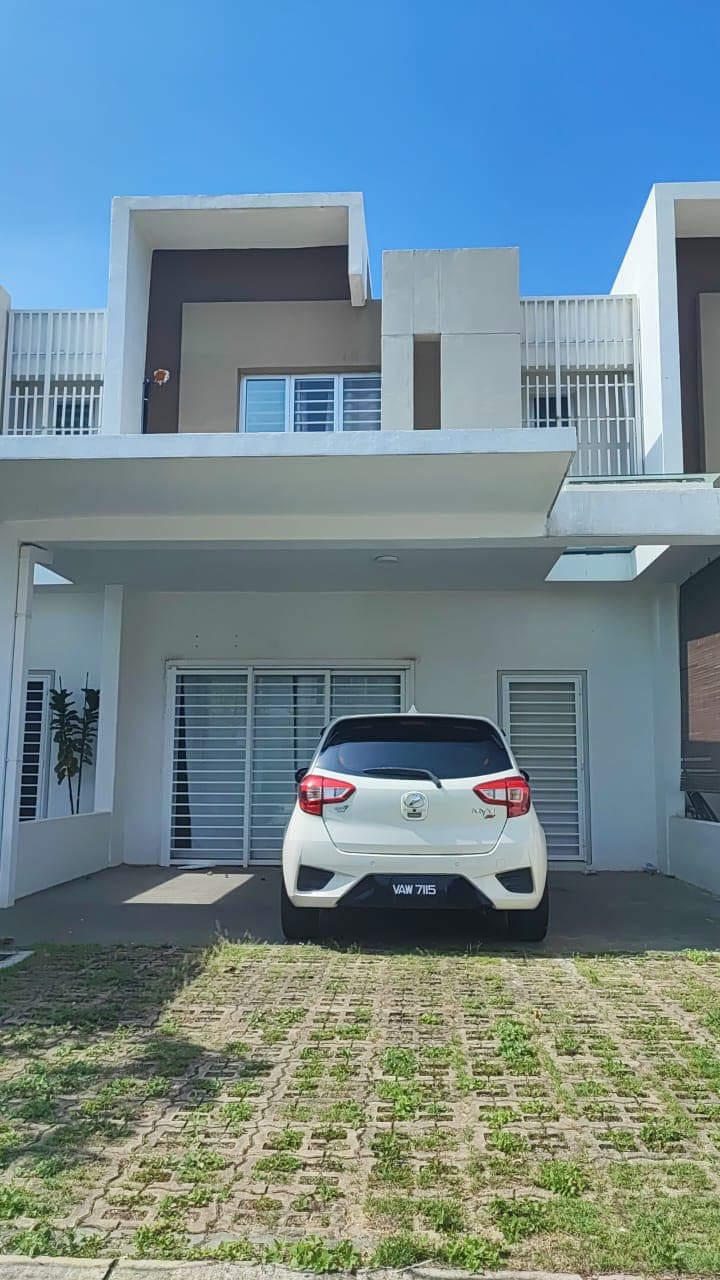 Double Storey Terrace Casa Green Cyber South - Image 1