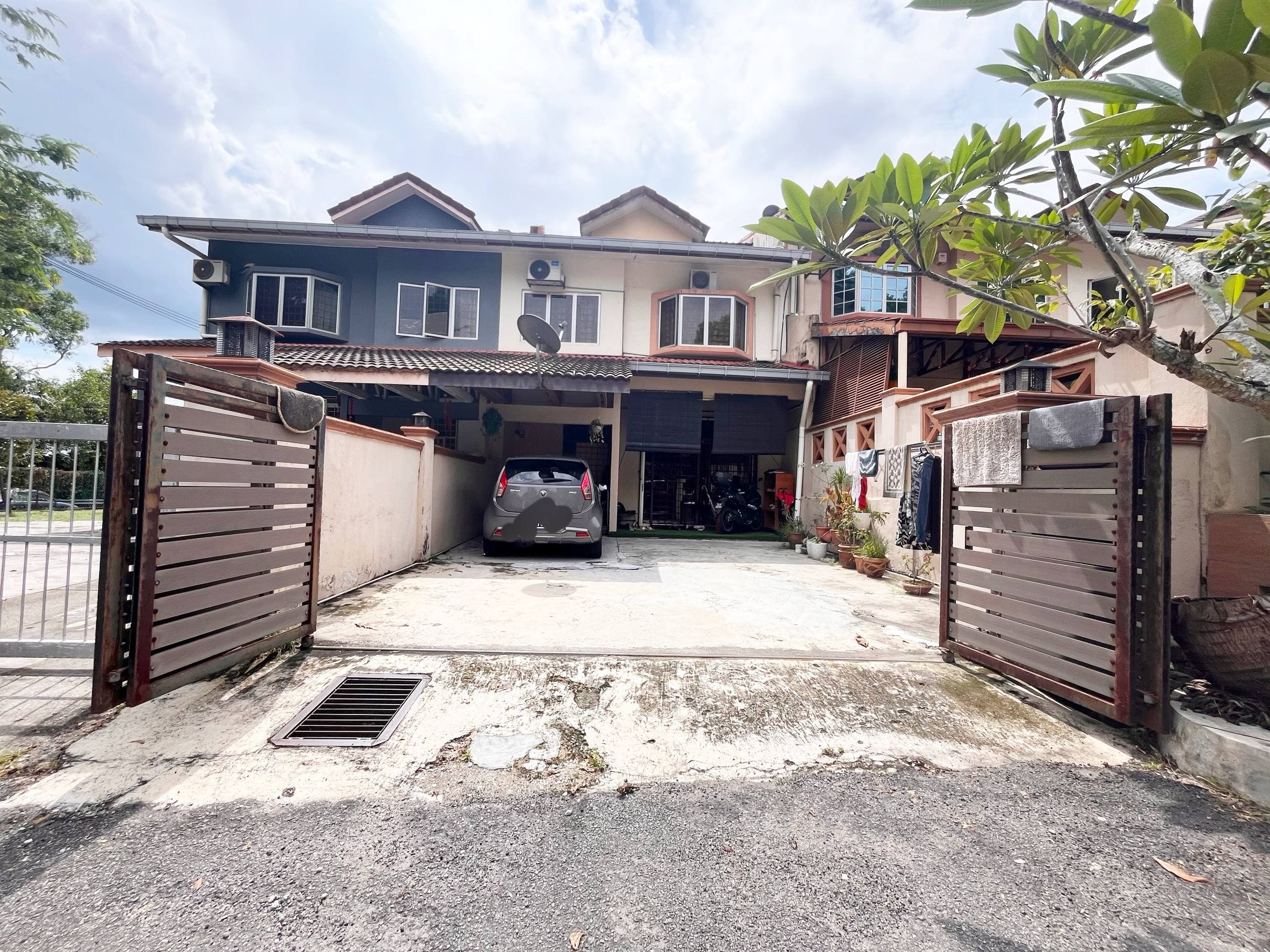 2.5 Storeys Terrace House Taman Equine, Seri Kembangan - Image 1