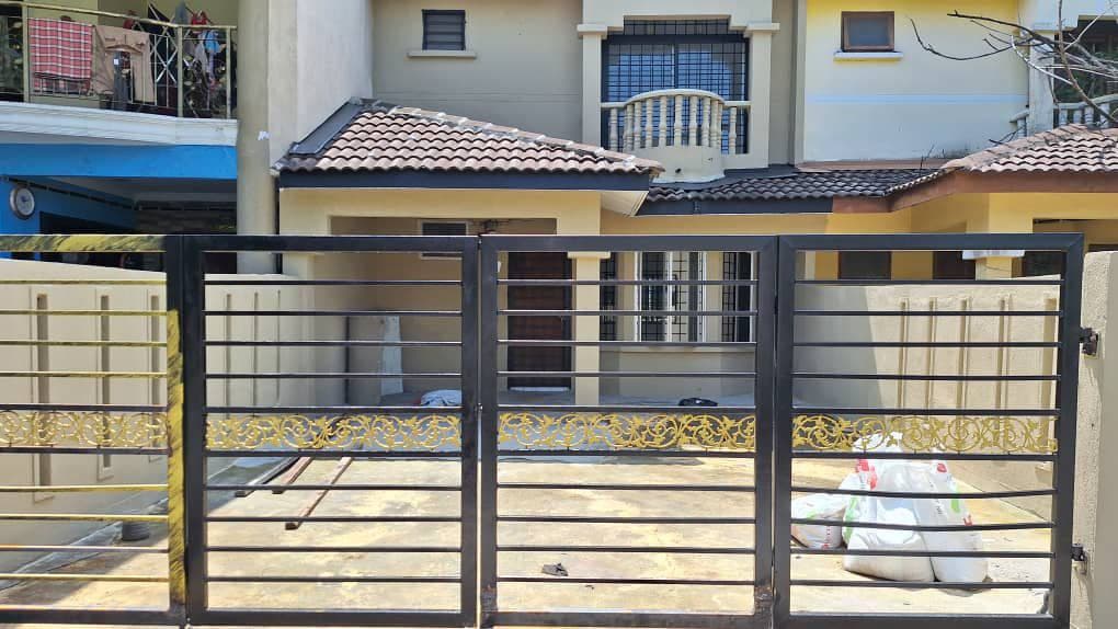 2 Storey Terraced House Pulau Indah Pulau Lumut Selangor - Image 1