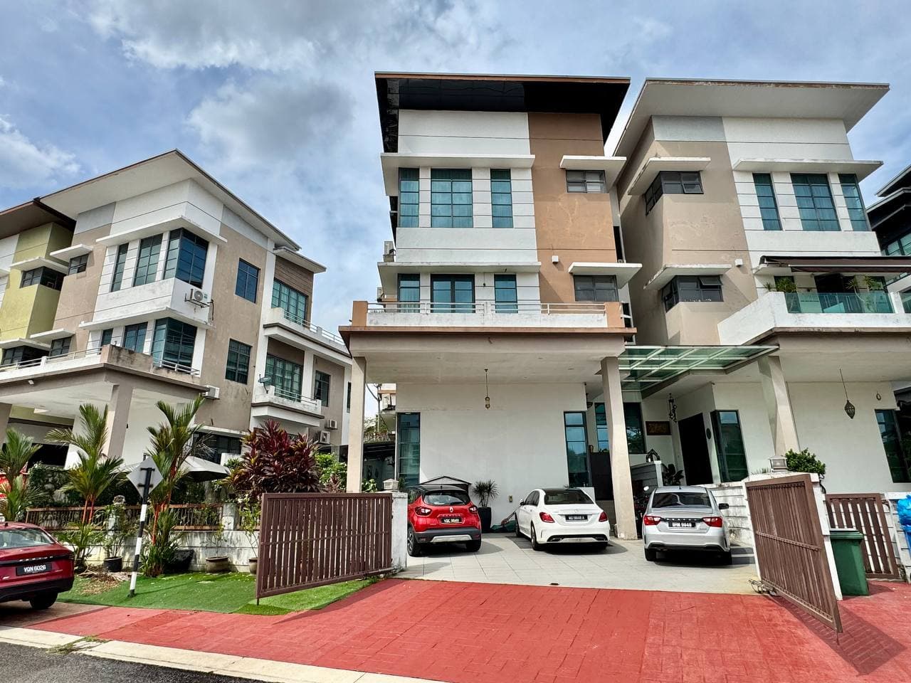 End Lot Semi D Jelutong Heights Bukit Jelutong with Lift Extra Land