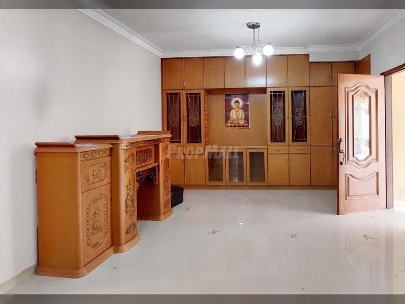2 Storey Terrace House, 4R 3B, Freehold, Walking Distance to LRT Station
