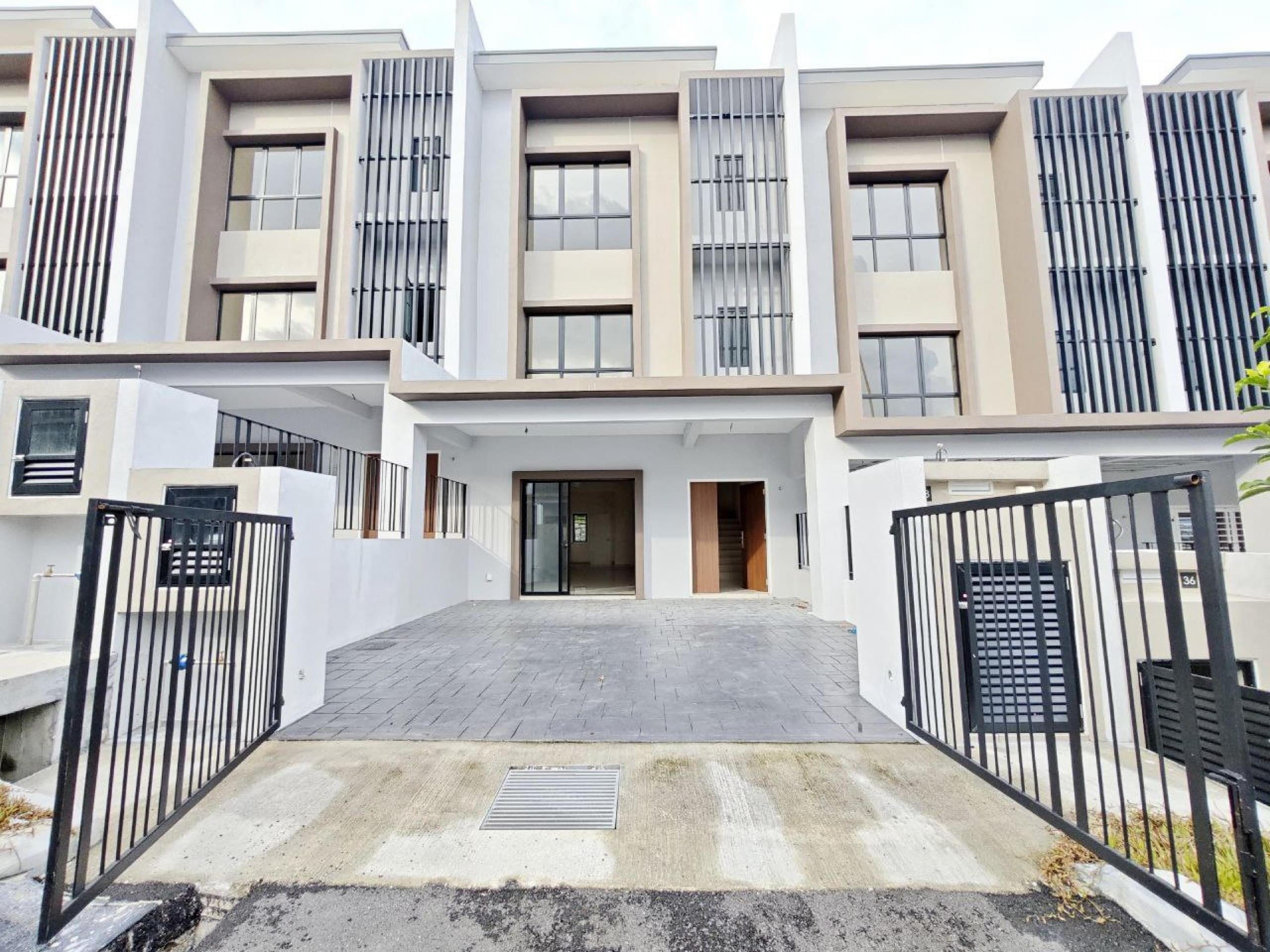 Triple Storey Terrace Nassim Height Ukay Bestari Ampang Selangor - Image 1