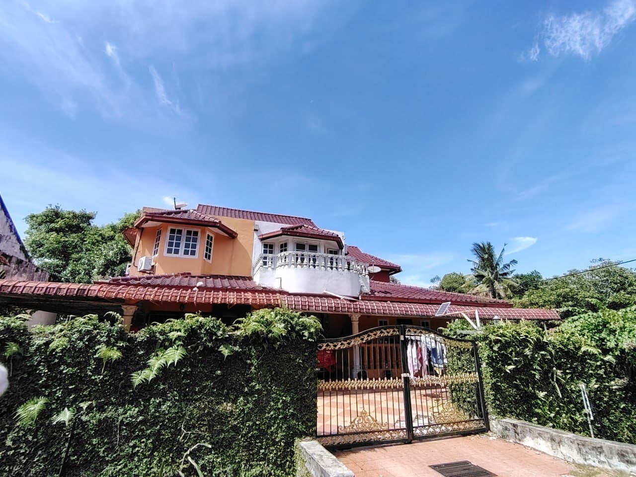 Corner lot 2.5 Storey Bungalow at Seksyen 3, Shah Alam