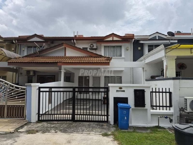 Rumah Teres Setia Impian 2 Berhadapan Surau Dan Padang - Image 1