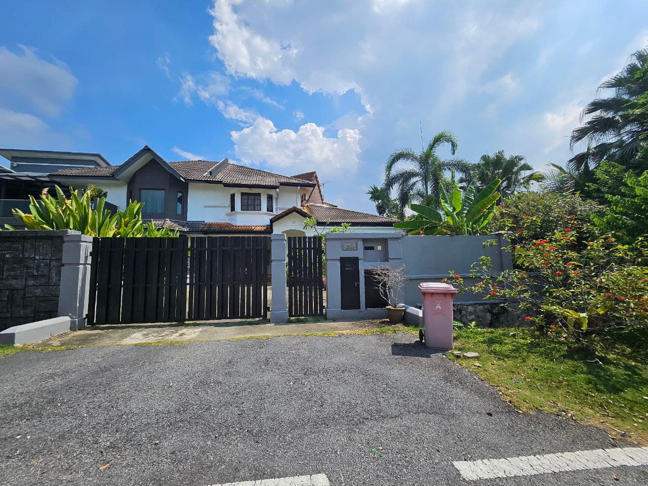 2 Storey Semi D House Jalan Pekaka Seksyen 8 Kota Damansara - Image 1