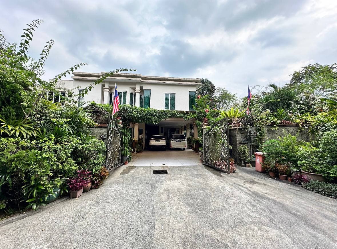 Renovated 2 Storey Semi D, Kelana Jaya Facing Open - Image 1