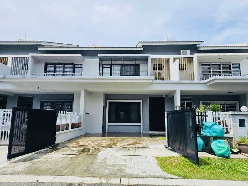 Renovated Double Storey Terrace Evira Warisan Puteri, Kota Warisan, Sepang - Image 1
