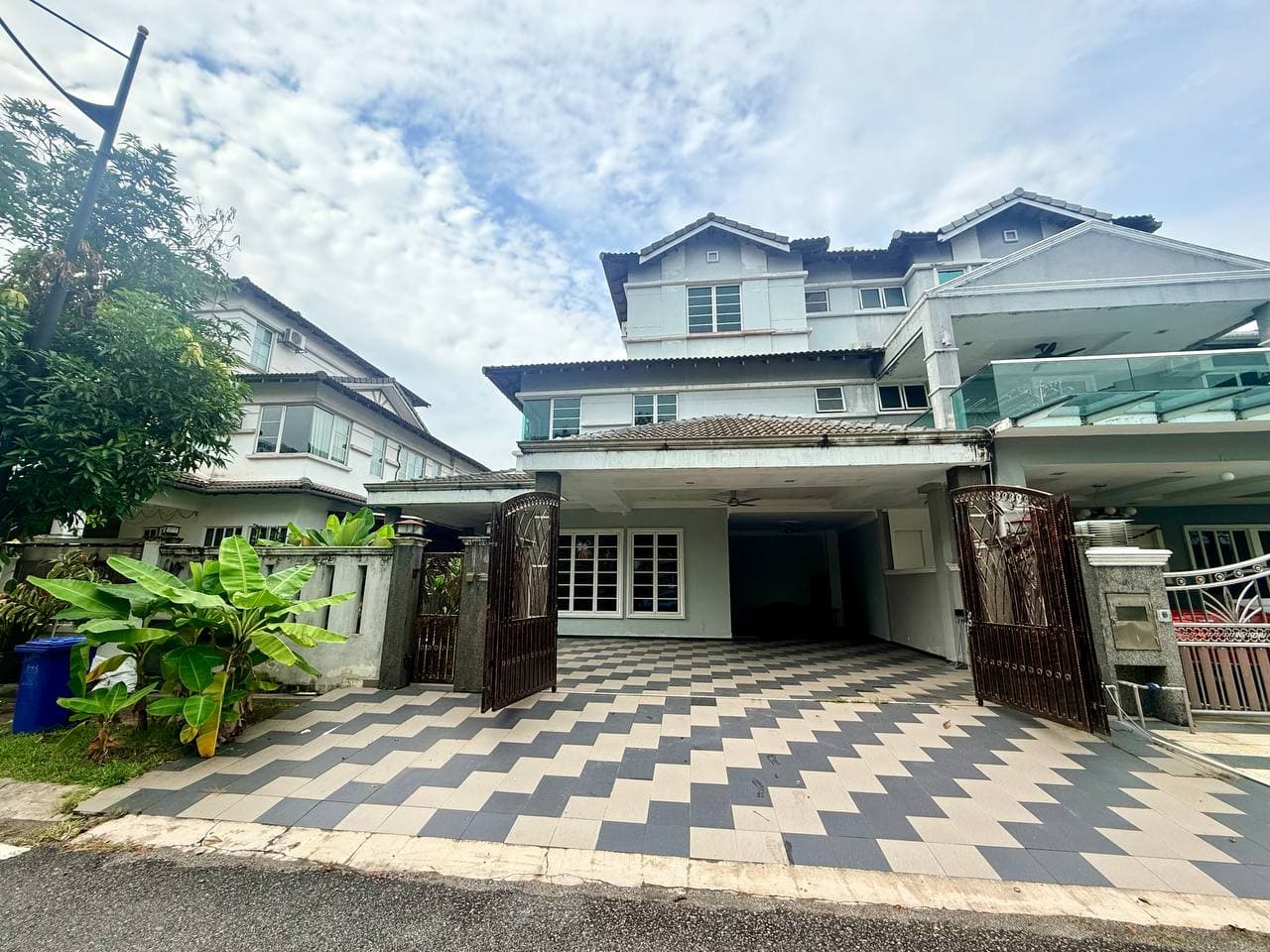 2.5 Storey Semi-D Subang Alam Seksyen 27, Shah Alam