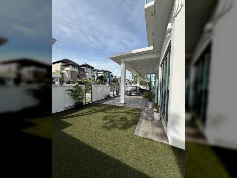 3-Storey Bungalow For Sale Subang Heights East - Image 1