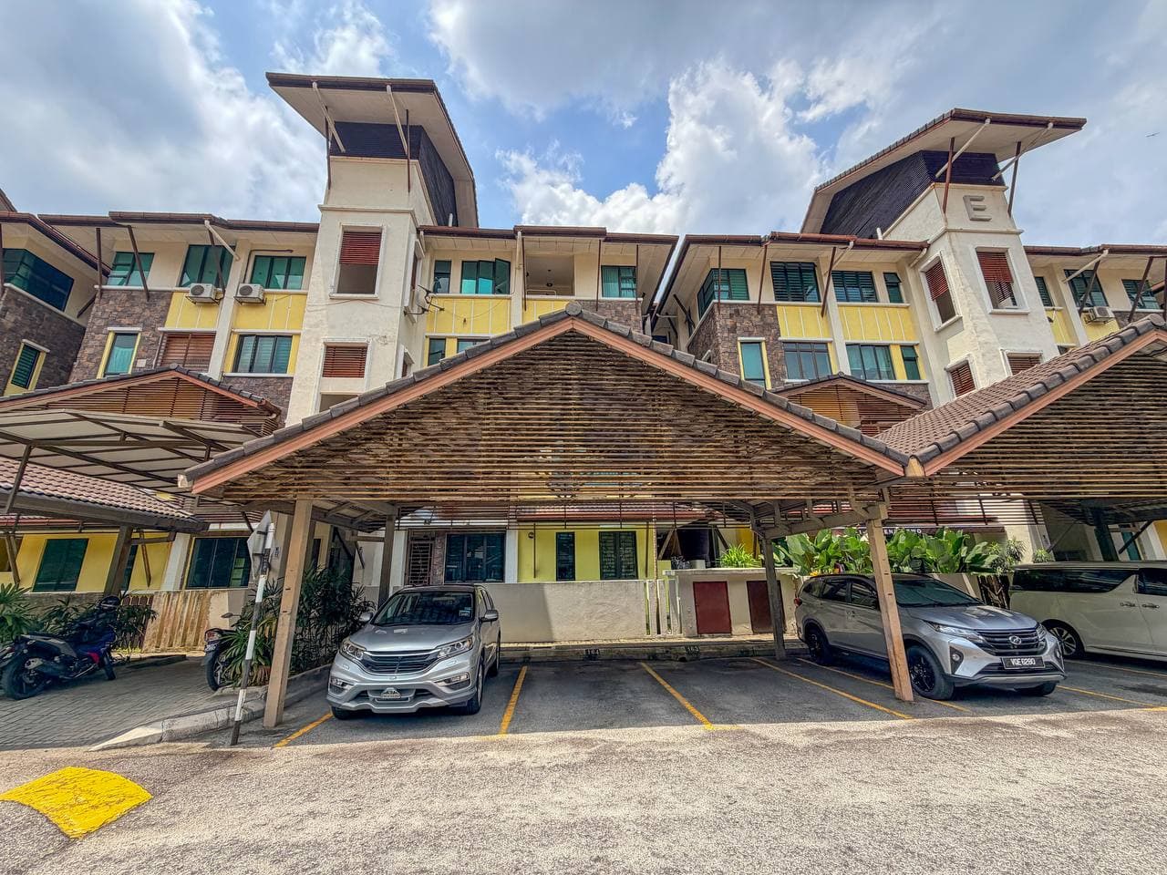 Duplex Townhouse GF Avenue 2, Lake Valley Bandar Tun Hussein Onn Cheras - Image 1
