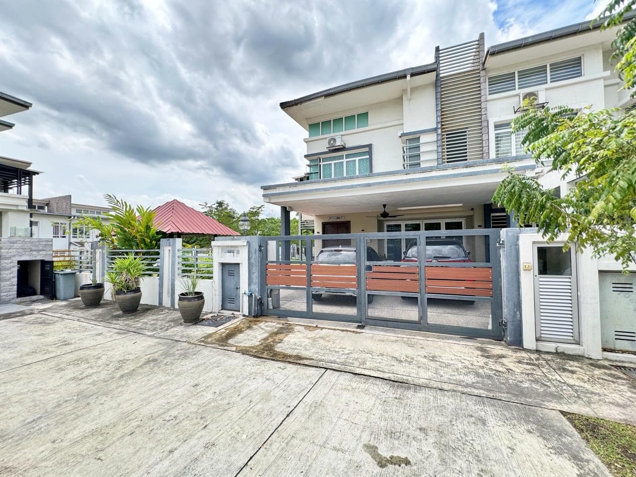Corner Huge Land 2 Storey House Taman TTDI Grove Kajang Open Facing
