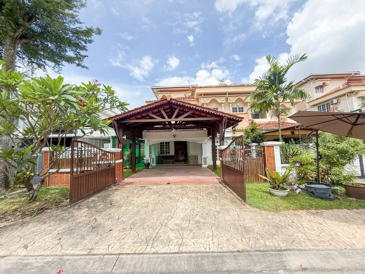 2.5 Storey Semi-Detached Cluster DKayangan Seksyen 13, Shah Alam