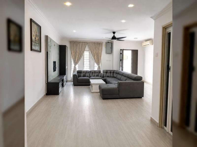 Taman Sri Putra Mas Sungai Buloh Corner Lot 2 Storey 6 Room Freehold Renovated - Image 1