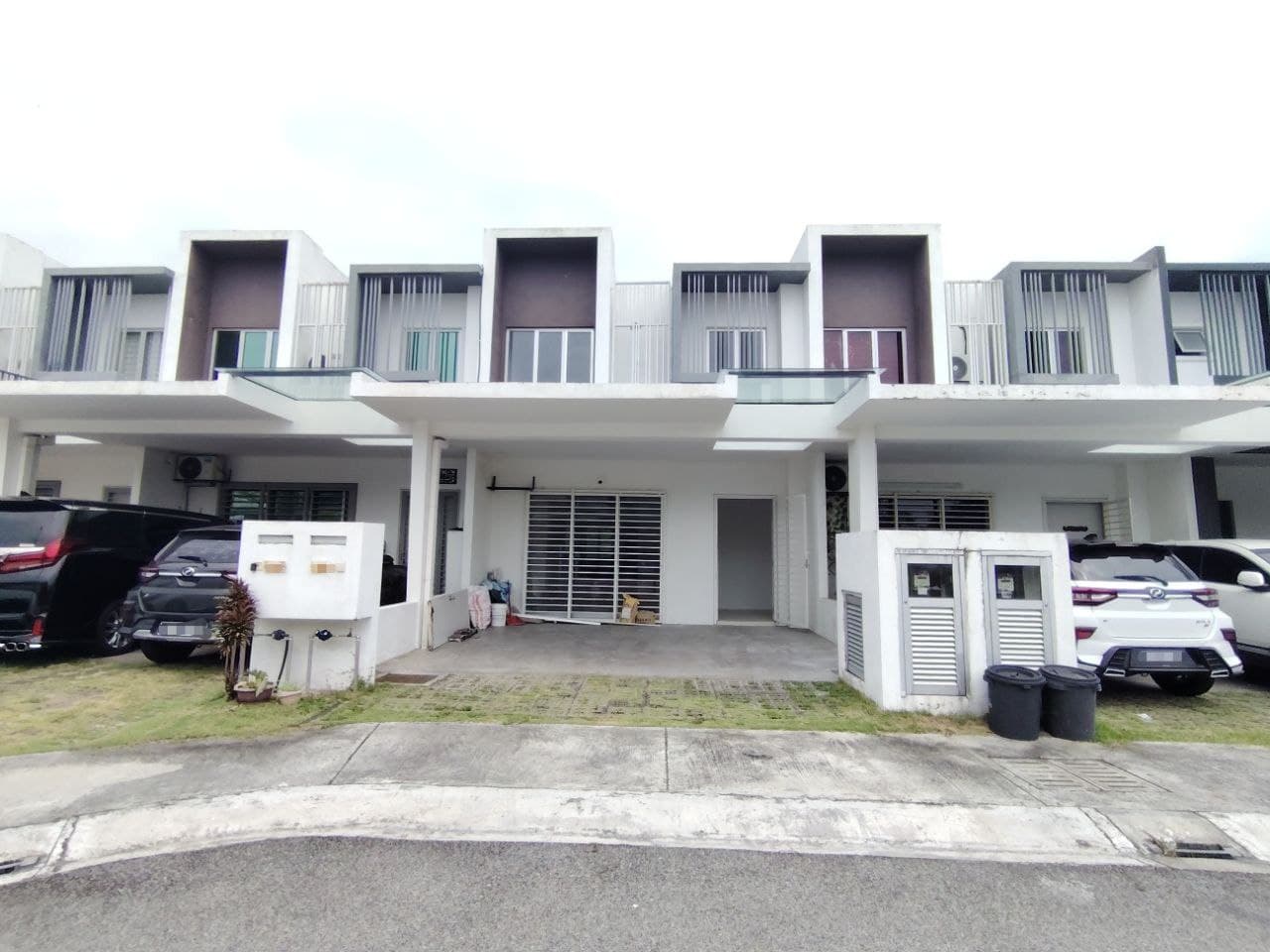 2 Storey Terrace Intermediate Casa View Cybersouth Dengkil - Image 1