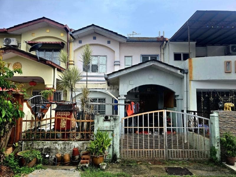Double Storey Terrace Jalan Utarid Mutiara Subang Selangor - Image 1