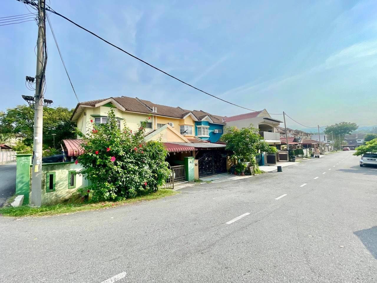 End Lot Double Storey Terrace House Tamu Hill Park, Batang Kali Selangor - Image 1