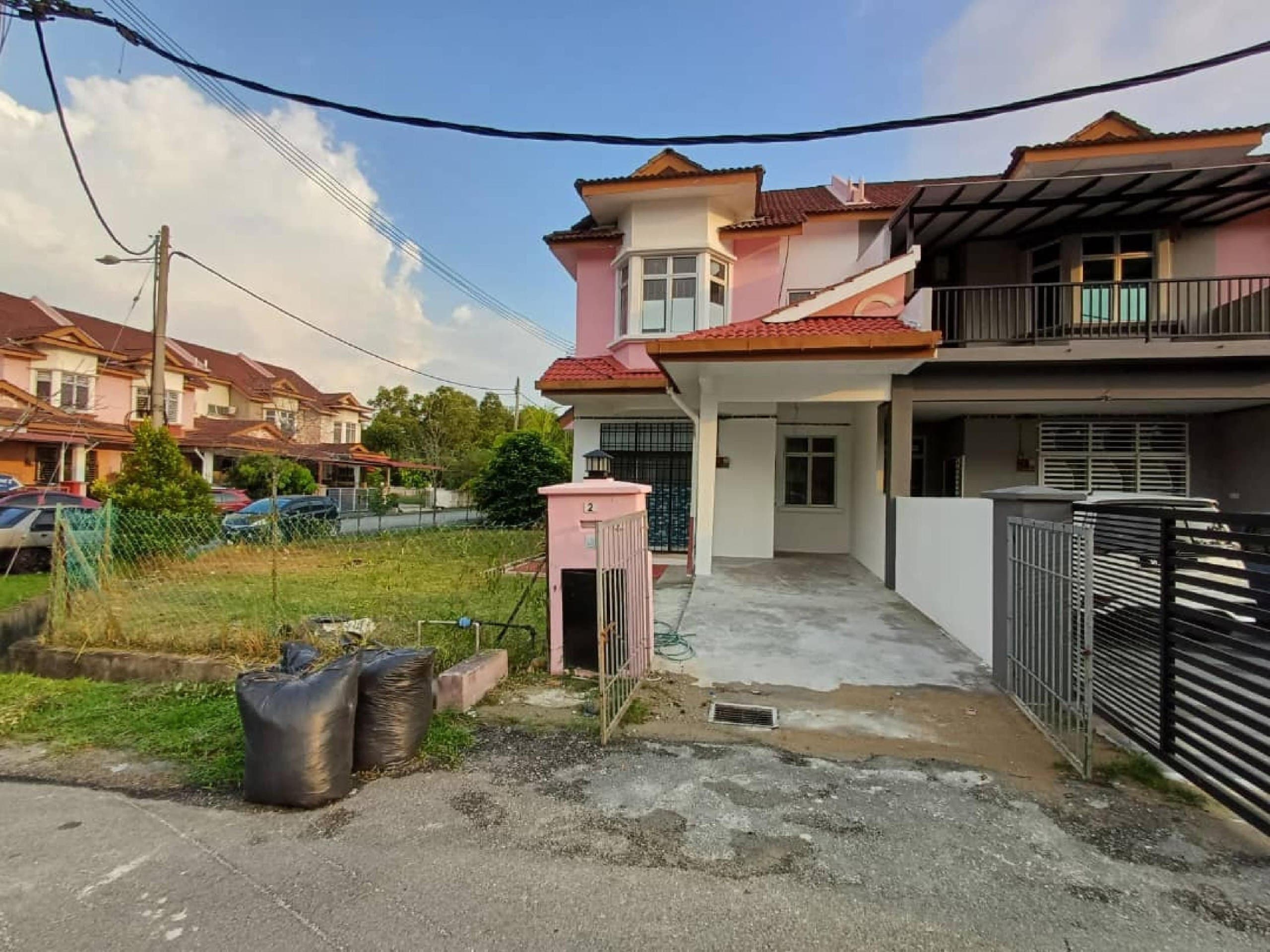 Cornerlot Double Storey Terrace Taman Arked, Dengkil Selangor - Image 1