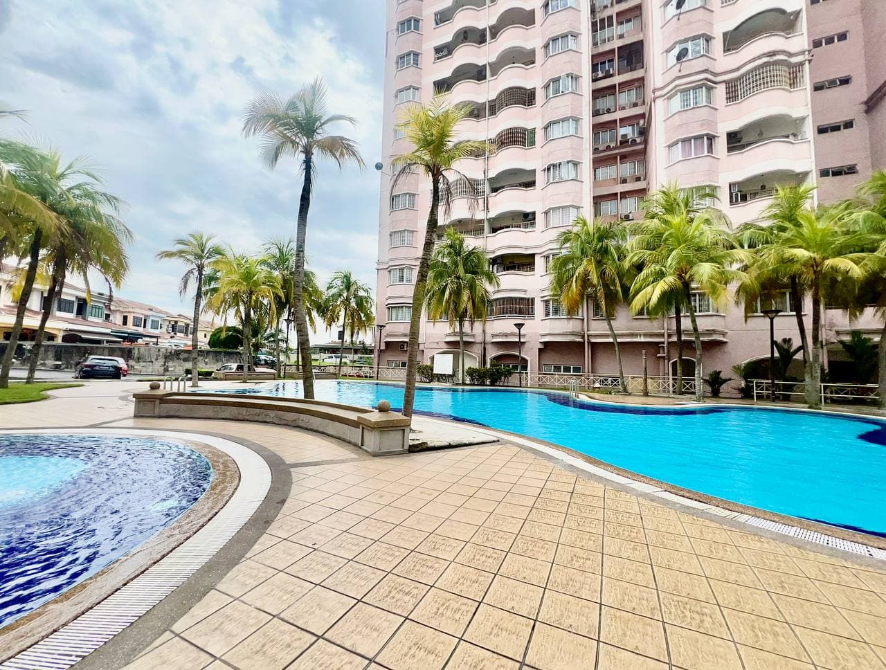 Renovated Desa Saujana Apartment Seri Kembangan - Image 1