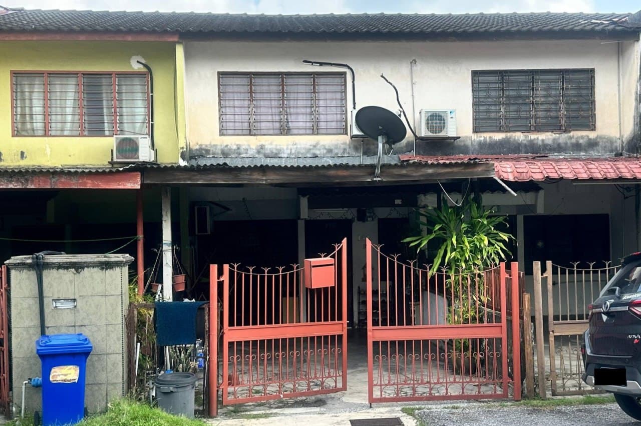 Double Storey Link Terrace House Taman Rasmi Jaya Ampang Jaya - Image 1