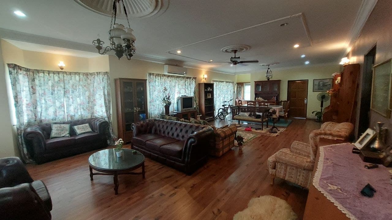 Single storey bungalow, Taman Melor - Image 1